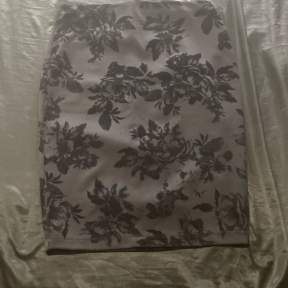 Macys BCX black tight bodycon velvet flowers roses pencil skirt size large